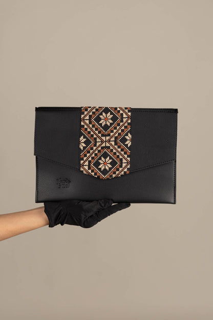 Julia Chic Threaded Clutch